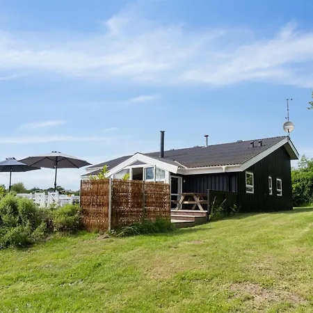 Katharine - 175m From The Sea By Interhome